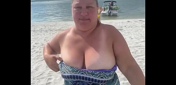  Slutty Bbw duca wife flashes her big tits on a public beach